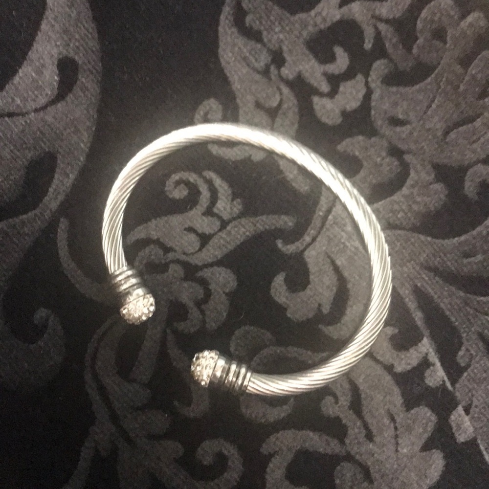 Bangle bracelet